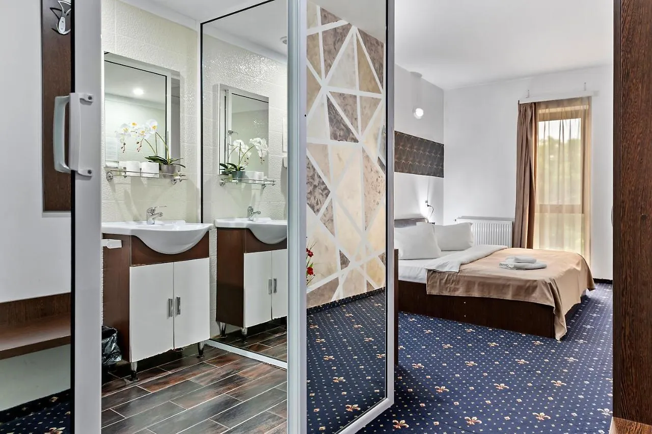 Hotel Charter Otopeni 3*,