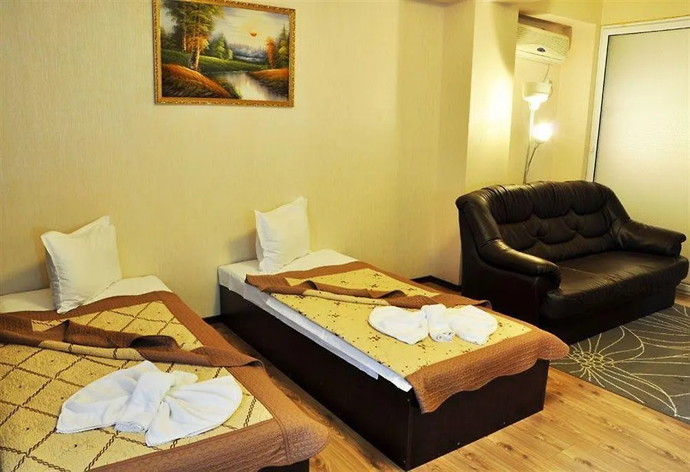 Hotel Charter Otopeni 3*,