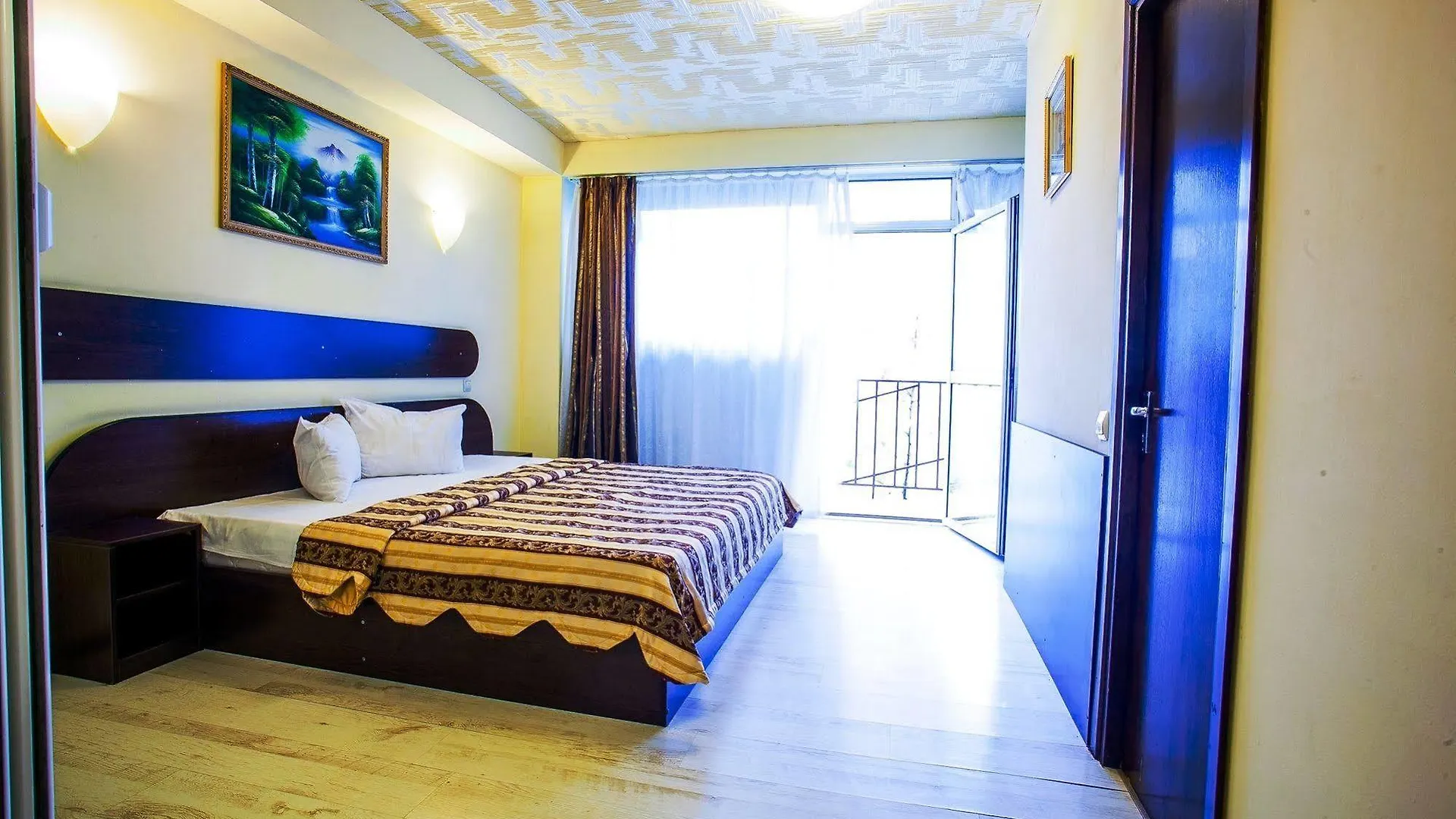 Hotel Charter Otopeni 3*,
